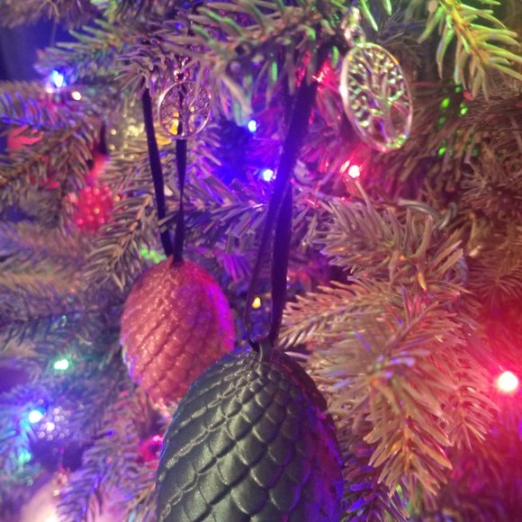 Dragon Egg Ornament Set Red and Green - Picture 10 of 10